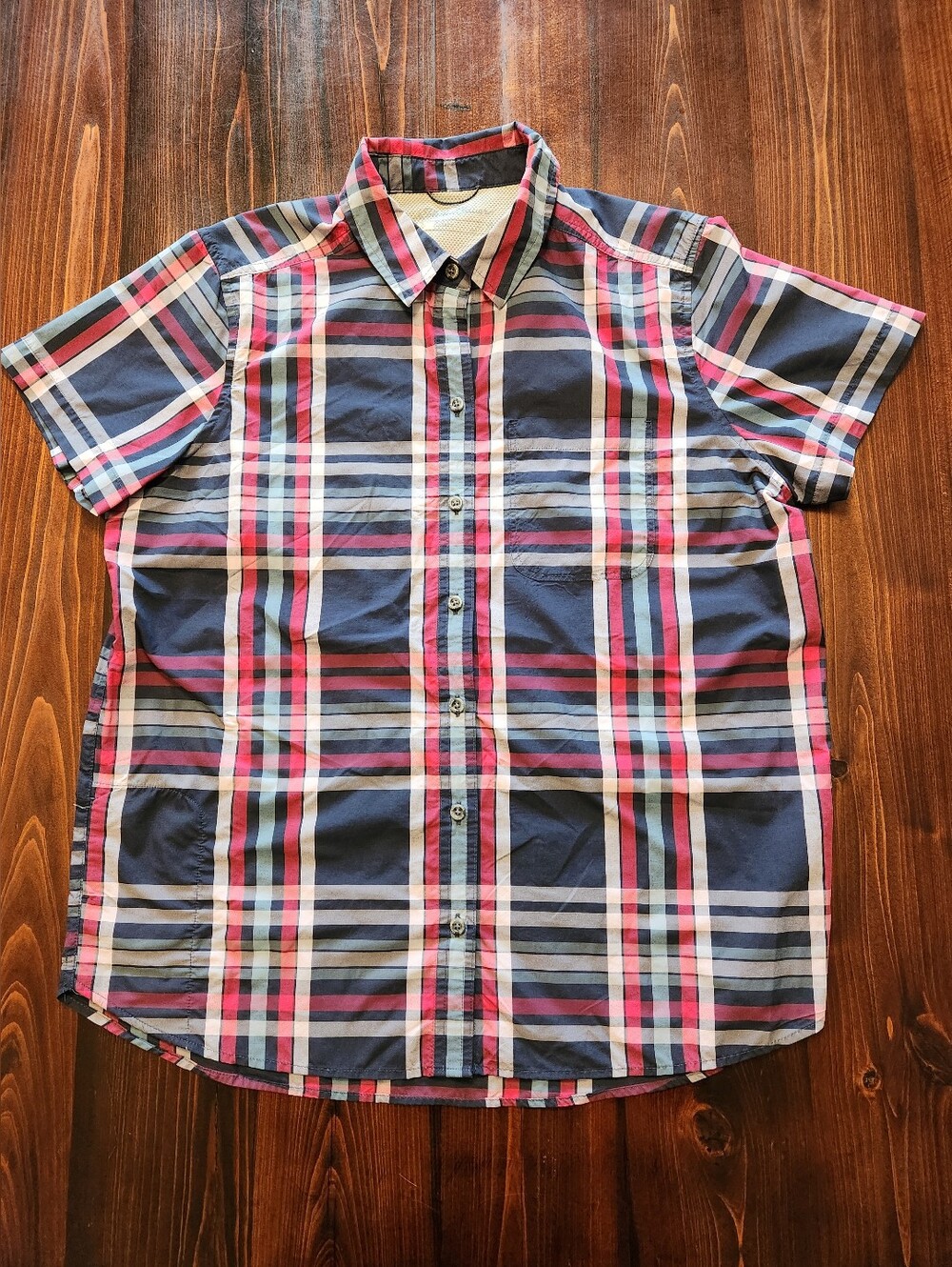 Men's Short-Sleeve Plaid Outdoors Button-Up Shirt - Size M